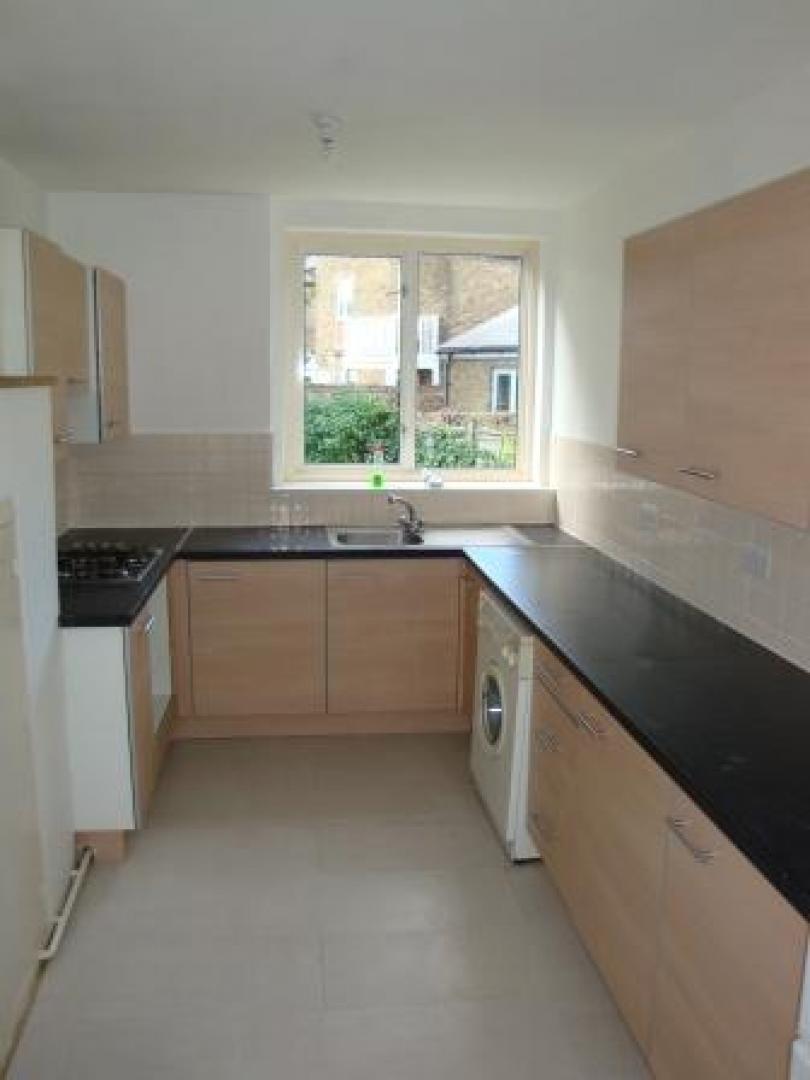 			1 month deposit instead of 6 weeks, saving you £933.33!, 4 Bedroom, 1 bath, 1 reception Flat			 Chichele Road, WILLESDEN GREEN